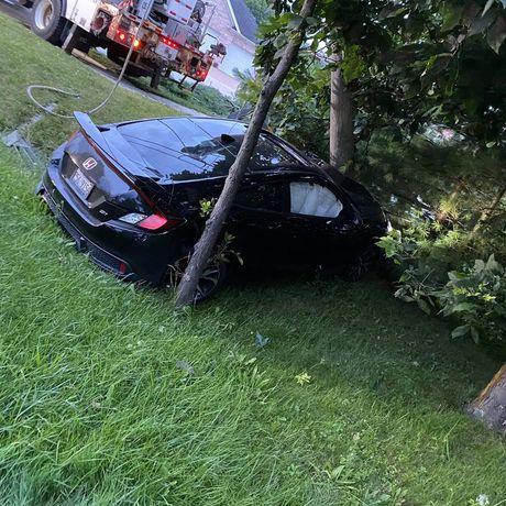 Tow truck operator safely handling an emergency recovery scene